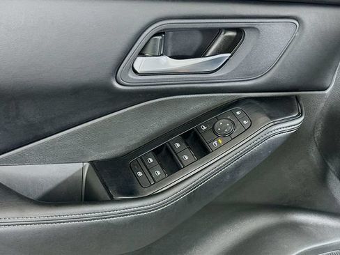 Used 2024 Nissan Rogue SV FWD image 10