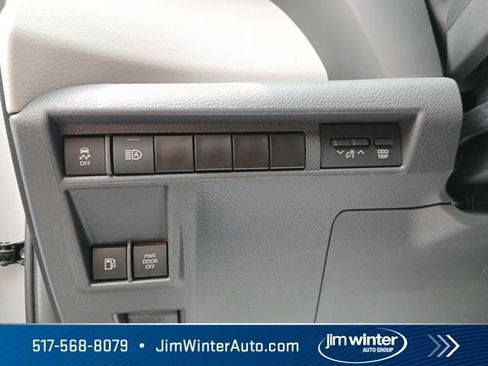 Used 2023 Toyota Sienna XLE FWD image 22