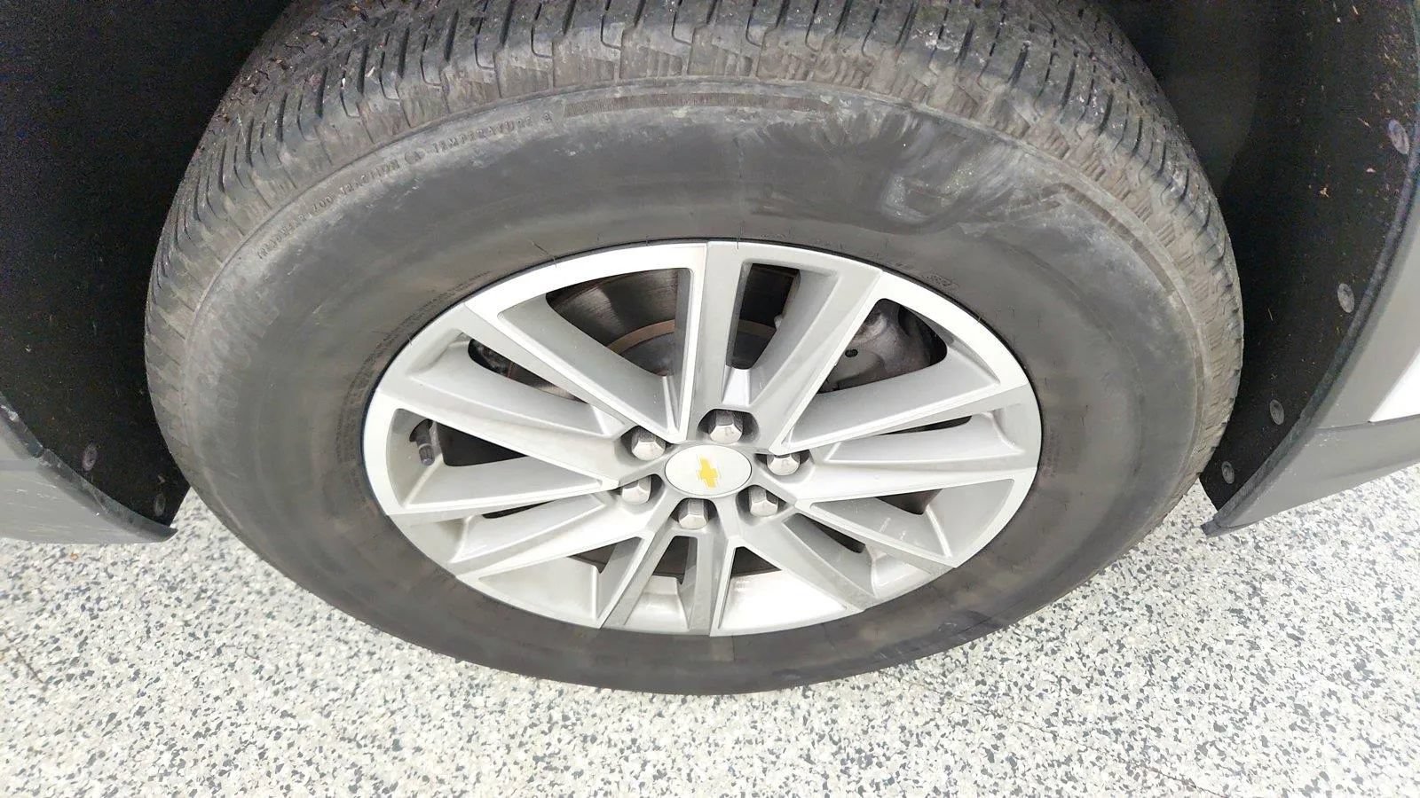 Used 2023 Chevrolet Traverse LT FWD image 38