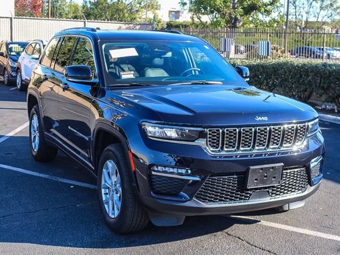 Used 2023 Jeep Grand Cherokee Limited w/ Trailer Tow Prep Group (B) image 3