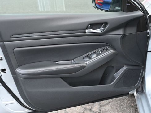 Used 2024 Nissan Altima 2.5 SV image 18