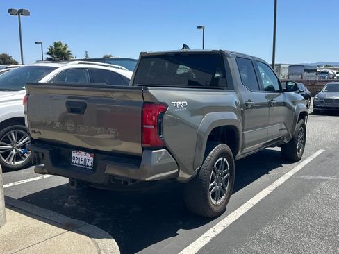 Used 2024 Toyota Tacoma TRD Sport AWD/4WD image 5