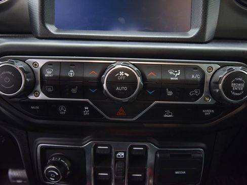 Used 2023 Jeep Wrangler Unlimited Sport image 33