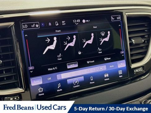Used 2023 Chrysler Pacifica Touring-L FWD image 38
