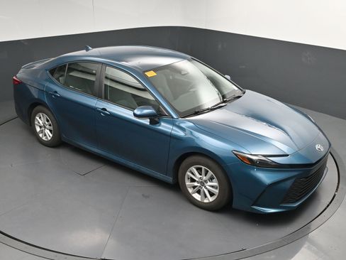 Certified 2025 Toyota Camry LE w/ Convenience Package image 33