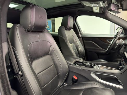 Used 2017 Jaguar F-PACE S image 12
