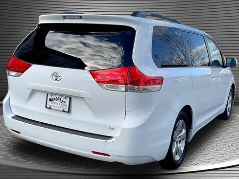 Used 2013 Toyota Sienna LE image 6
