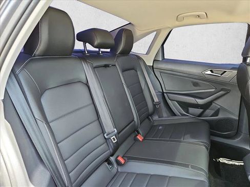 Used 2024 Volkswagen Jetta SE FWD image 18