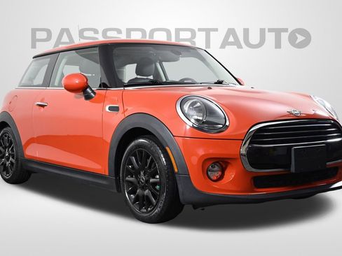 Used 2019 MINI Cooper 2-Door Hardtop w/ Signature Upholstery Package image 3