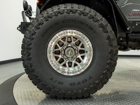 Used 2023 Jeep Gladiator Rubicon w/ Cold Weather Group image 92