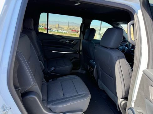 New 2026 Chevrolet Traverse LT image 16
