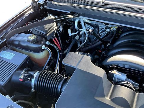 Used 2018 Chevrolet Tahoe Premier image 33