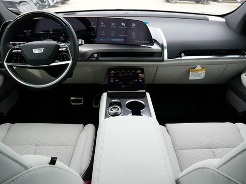 New 2026 Cadillac Vistiq Sport w/ LPO, Floor Liner Package image 54