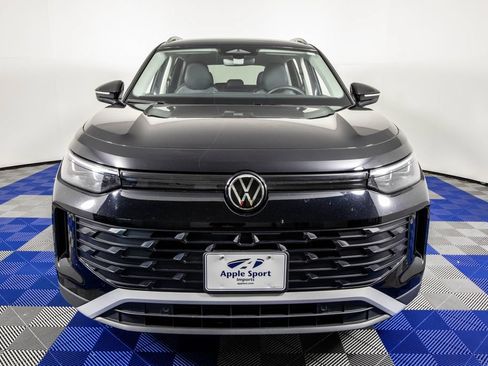 Used 2026 Volkswagen Tiguan SE FWD image 2
