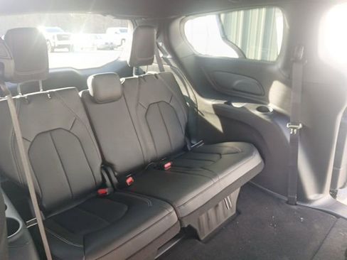 New 2026 Chrysler Pacifica Select image 17