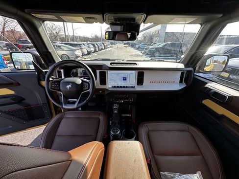 Certified 2024 Ford Bronco Heritage Edition image 3