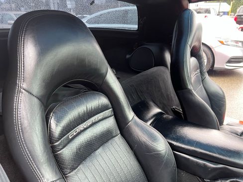 Used 1997 Chevrolet Corvette Coupe w/ Performance Handling Pkg image 21