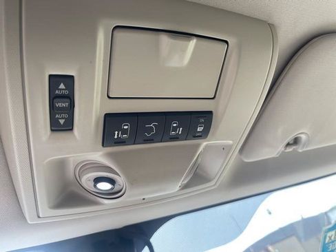 Used 2015 Chrysler Town & Country Limited Platinum w/ Trailer Tow Group FWD image 30