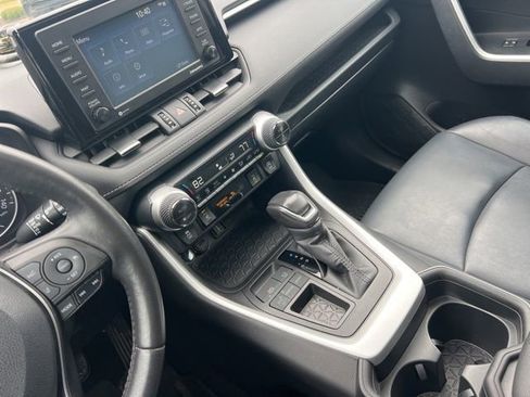 Used 2021 Toyota RAV4 XLE Premium image 24