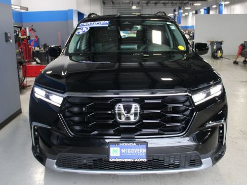 Used 2024 Honda Pilot Touring image 2