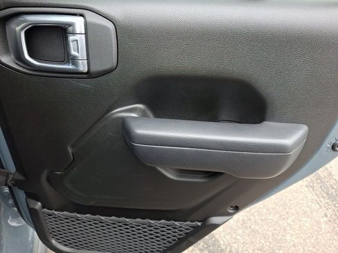 Used 2025 Jeep Wrangler Unlimited Rubicon image 14