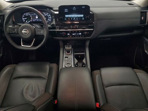 Used 2024 Nissan Pathfinder SL image 14