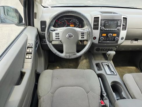 Used 2015 Nissan Frontier SV w/ SV Value Truck Package RWD image 9