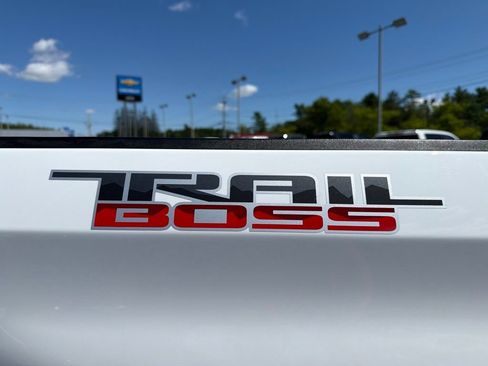 Used 2020 Chevrolet Silverado 1500 Custom Trail Boss w/ Custom Convenience Package AWD/4WD image 9