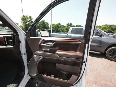 Used 2024 GMC Sierra 1500 Denali w/ Denali Reserve Package AWD/4WD image 15