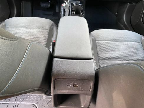 Used 2025 Chevrolet Trax LT FWD image 30