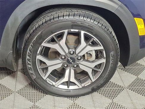 Used 2022 Kia Seltos EX image 12