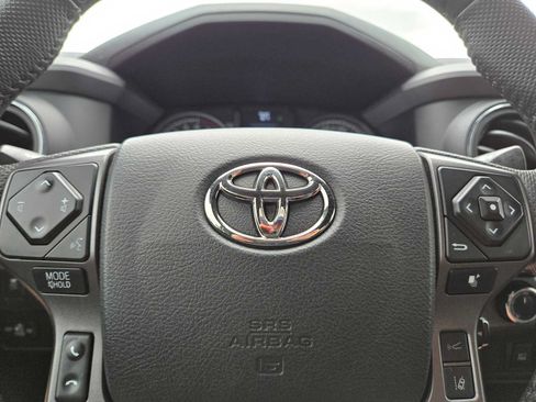 Certified 2022 Toyota Tacoma TRD Off-Road AWD/4WD image 27