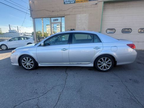 Used 2011 Toyota Avalon Limited FWD image 3