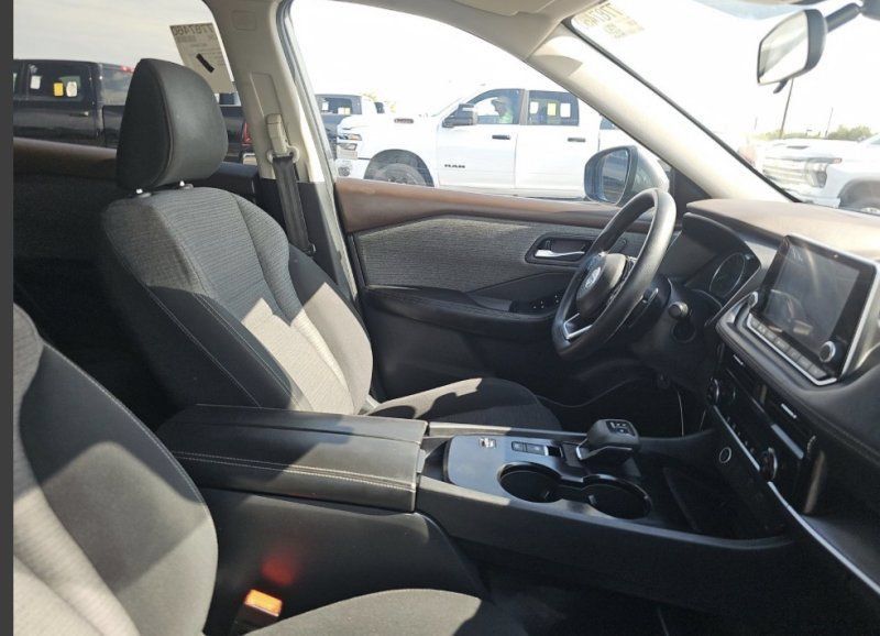Used 2021 Nissan Rogue SV FWD image 4