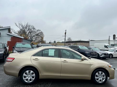 Used 2010 Toyota Camry LE FWD image 7