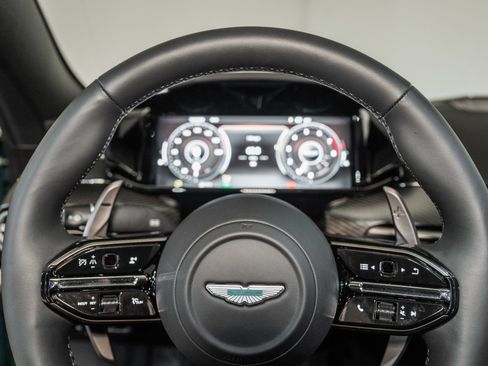 Used 2025 Aston Martin Vanquish Coupe image 11