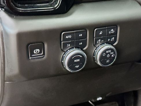 Used 2025 GMC Sierra 1500 AT4 image 17