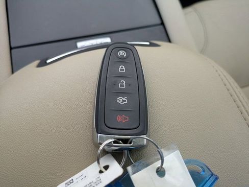 Used 2016 Ford Taurus Limited image 30