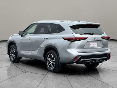 Certified 2024 Toyota Highlander XLE image 4