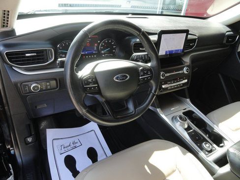 Used 2020 Ford Explorer XLT w/ Equipment Group 202A AWD/4WD image 9