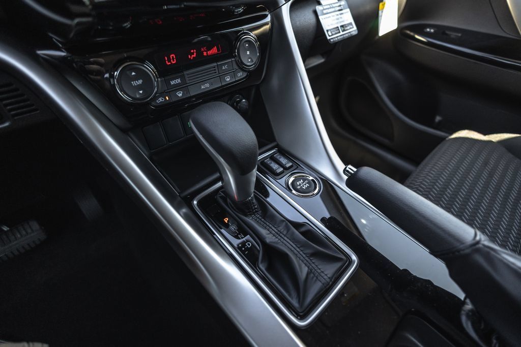 New 2026 Mitsubishi Eclipse Cross LE AWD/4WD image 15
