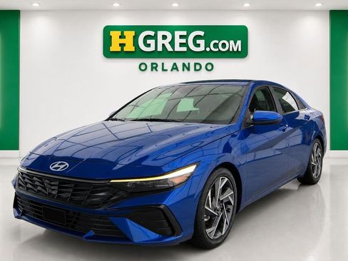 Used 2024 Hyundai Elantra SEL w/ Convenience Package FWD image 4