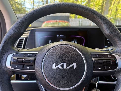 Used 2025 Kia Sportage LX FWD image 24