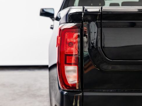 Used 2024 GMC Sierra 1500 Elevation w/ LPO, Elevation Black Package AWD/4WD image 17