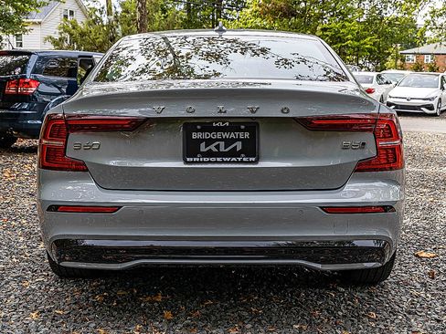 Used 2024 Volvo S60 B5 Plus image 5