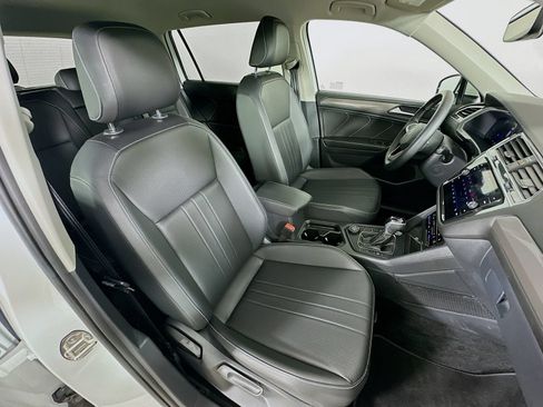Used 2023 Volkswagen Tiguan SE AWD/4WD image 41