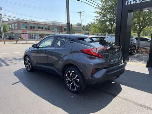 Used 2019 Toyota C-HR XLE FWD image 6