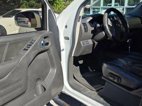 Used 2015 Nissan Frontier PRO-4X w/ Pro-4x Luxury Package image 10