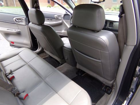 Used 2004 Chevrolet Impala SS w/ Preferred Equipment Group FWD image 27