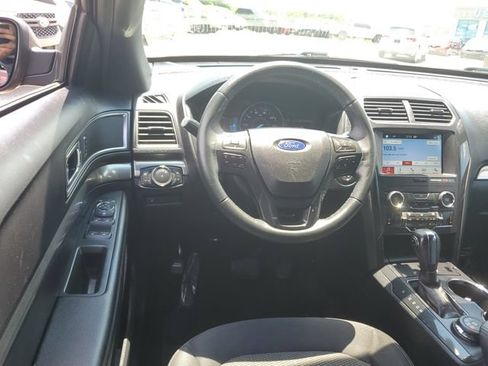 Used 2019 Ford Explorer XLT w/ Equipment Group 201A AWD/4WD image 12